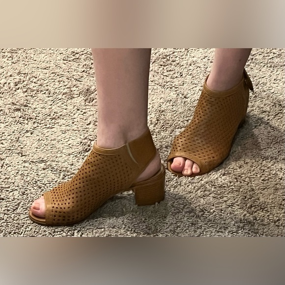 Steven by Steven Madden Tan heels - Picture 9 of 9